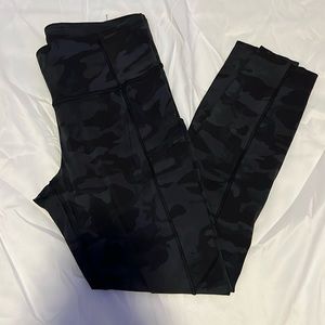 CAMO LULULEMON LEGGINGS 25”
